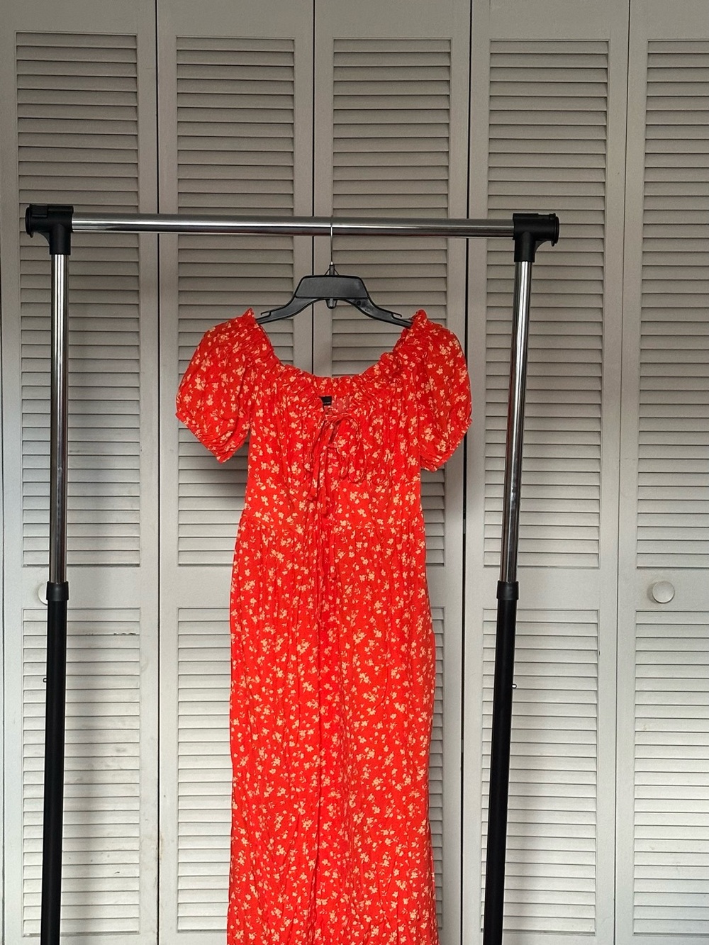 Women's Red Floral Midi Dress - Puff Sleeve, Tie Front